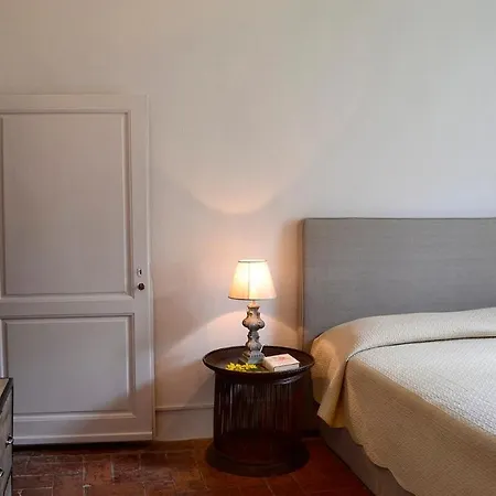 Barilli 10, Emma Villa
