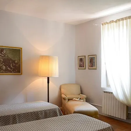 Villa Barilli 10, Emma *