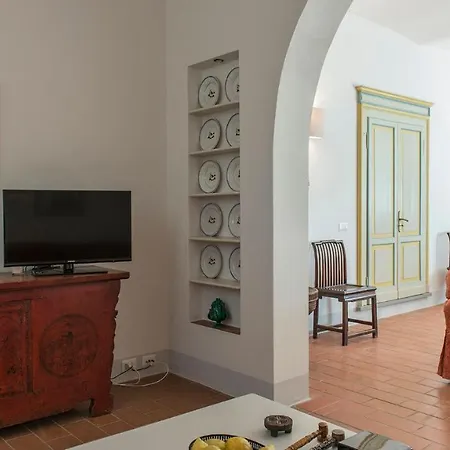Villa Barilli 10, Emma Empoli